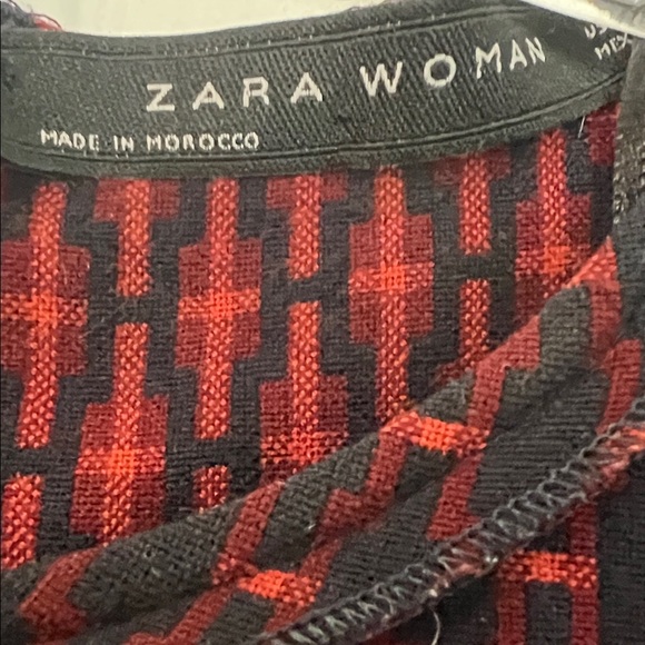 4/$20 Zara Red and Black Geometric Knit Top - Picture 2 of 3